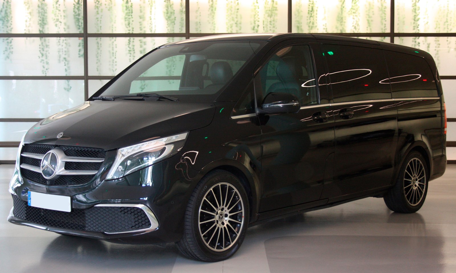 Mercedes V-Class 300 Exclusive rental Mallorca
